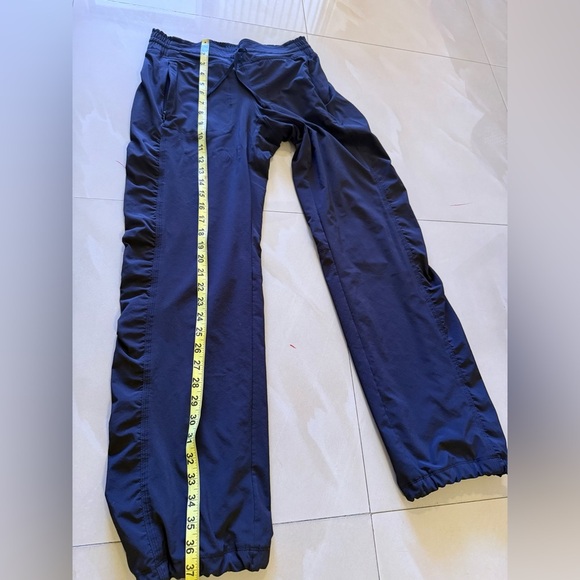 Athleta Featherweight Jogger Travel Sport Pants Black Full Lining Gray 4 - Picture 8 of 16